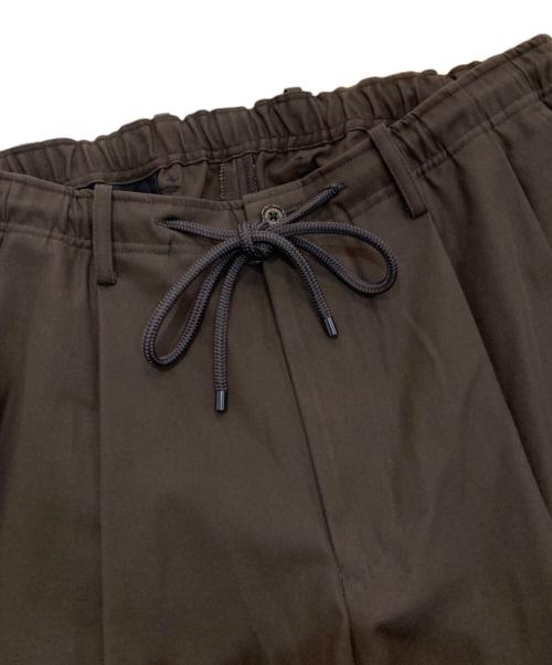 MARKAWARE（マーカウェア）MARKAWARE (マーカウェア) DOUBLE PLEATED EASY TROUSERS ブラウン サイズ:2の古着・服飾アイテム