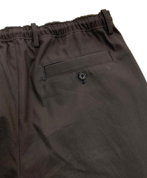 MARKAWARE（マーカウェア）MARKAWARE (マーカウェア) DOUBLE PLEATED EASY TROUSERS ブラウン サイズ:2の古着・服飾アイテム