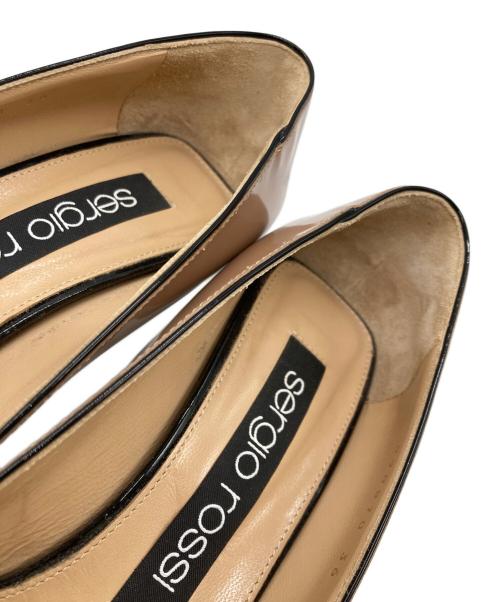 sergio rossi（セルジオロッシ）sergio rossi (セルジオロッシ) パテントスクエアトゥーパンプス ベージュ サイズ:36の古着・服飾アイテム