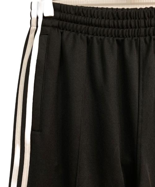adidas（アディダス）adidas (アディダス) アディカラー バギーフィット ファイヤーバードトラックパンツ　IZ4801 ブラック サイズ:M 未使用品の古着・服飾アイテム