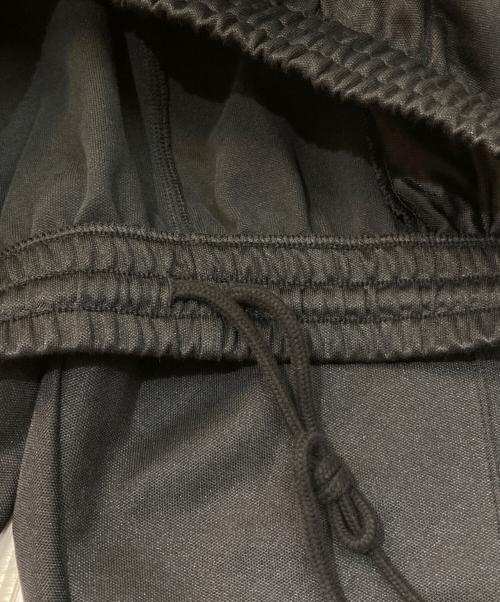 adidas（アディダス）adidas (アディダス) アディカラー バギーフィット ファイヤーバードトラックパンツ　IZ4801 ブラック サイズ:M 未使用品の古着・服飾アイテム