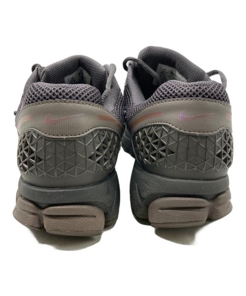 NIKE（ナイキ）NIKE (ナイキ) ZOOM VOMERO 5 グレー サイズ:28cmの古着・服飾アイテム