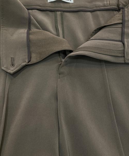 ISSEY MIYAKE（イッセイミヤケ）ISSEY MIYAKE (イッセイミヤケ) トリアセテートワイドパンツ カーキ サイズ:3の古着・服飾アイテム