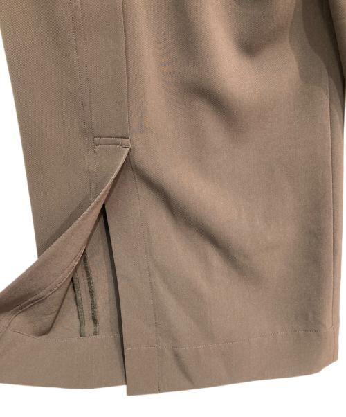 ISSEY MIYAKE（イッセイミヤケ）ISSEY MIYAKE (イッセイミヤケ) トリアセテートワイドパンツ カーキ サイズ:3の古着・服飾アイテム