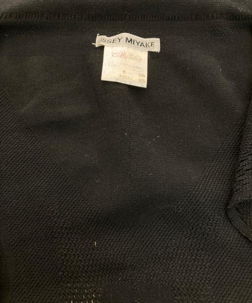 ISSEY MIYAKE（イッセイミヤケ）ISSEY MIYAKE (イッセイミヤケ) カッティングジャガードカーディガン ブラック サイズ:Ｍの古着・服飾アイテム
