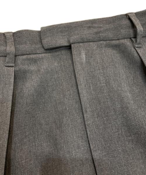 Mila Owen（ミラオーウェン）Mila Owen (ミラオーウェン) ウエストベルトタックワイドパンツ グレー サイズ:1の古着・服飾アイテム