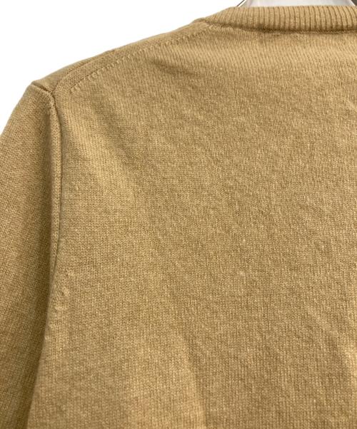 PLAY COMME des GARCONS（プレイコムデギャルソン）PLAY COMME des GARCONS (プレイコムデギャルソン) ハートワッペンカーディガン ベージュ サイズ:Ｍの古着・服飾アイテム