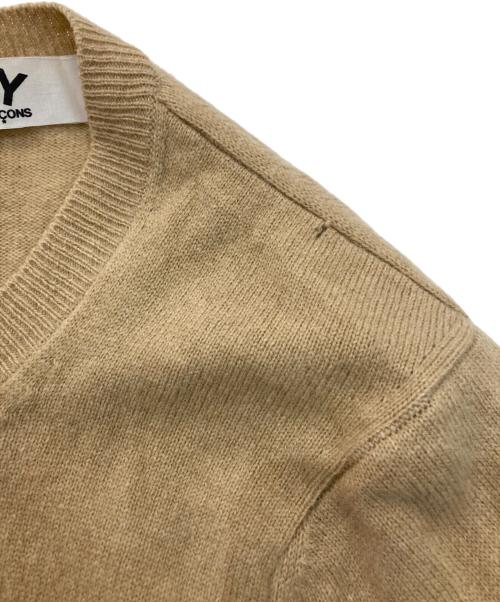 PLAY COMME des GARCONS（プレイコムデギャルソン）PLAY COMME des GARCONS (プレイコムデギャルソン) ハートワッペンカーディガン ベージュ サイズ:Ｍの古着・服飾アイテム