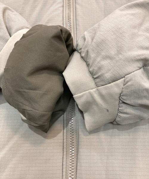 ARC'TERYX（アークテリクス）ARC'TERYX (アークテリクス) ATOM AR HOODY　24105-129829 ディストーション(Distortion) サイズ:Sの古着・服飾アイテム