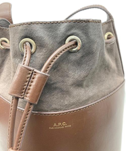 A.P.C.（アーペーセー）A.P.C. (アーペーセー) バケツショルダーバッグ ブラウンの古着・服飾アイテム