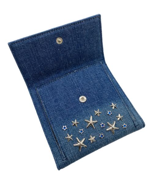JIMMY CHOO（ジミーチュウ）JIMMY CHOO (ジミーチュウ) スタースタッズデニムコンパクトウォレット ブルーの古着・服飾アイテム
