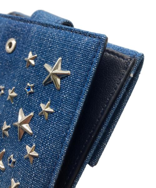 JIMMY CHOO（ジミーチュウ）JIMMY CHOO (ジミーチュウ) スタースタッズデニムコンパクトウォレット ブルーの古着・服飾アイテム