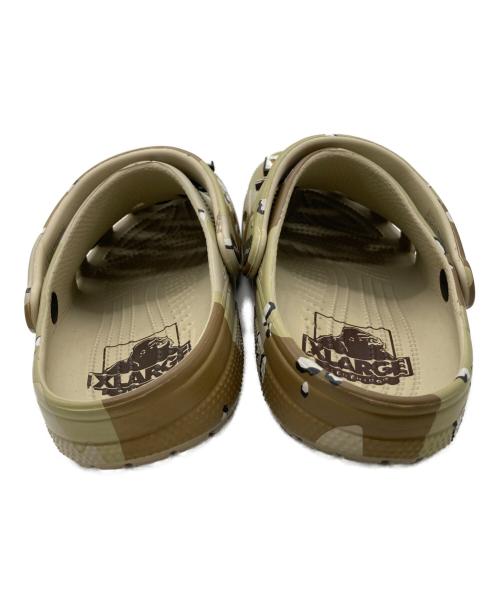 X-LARGE（エクストララージ）X-LARGE (エクストララージ) crocs (クロックス) サンダル カーキ サイズ:26cmの古着・服飾アイテム