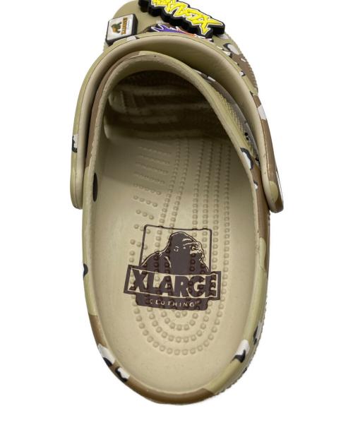 X-LARGE（エクストララージ）X-LARGE (エクストララージ) crocs (クロックス) サンダル カーキ サイズ:26cmの古着・服飾アイテム