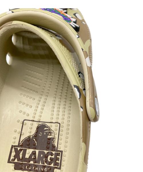 X-LARGE（エクストララージ）X-LARGE (エクストララージ) crocs (クロックス) サンダル カーキ サイズ:26cmの古着・服飾アイテム