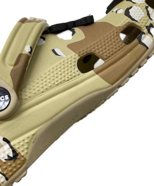 X-LARGE（エクストララージ）X-LARGE (エクストララージ) crocs (クロックス) サンダル カーキ サイズ:26cmの古着・服飾アイテム