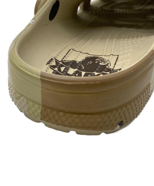 X-LARGE（エクストララージ）X-LARGE (エクストララージ) crocs (クロックス) サンダル カーキ サイズ:26cmの古着・服飾アイテム