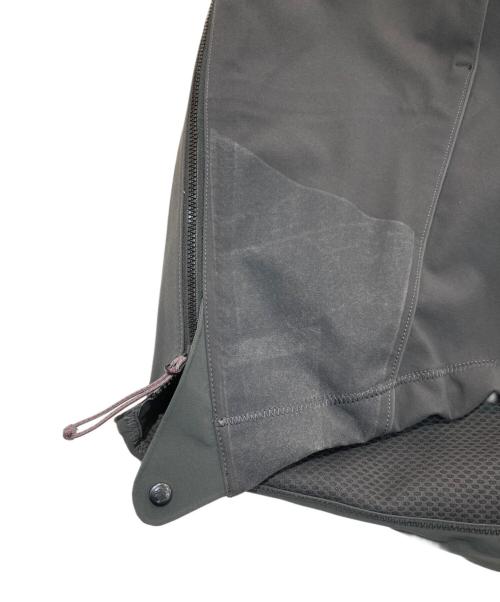 KLATTERMUSEN（クレッタルムーセン）KLATTERMUSEN (クレッタルムーセン) LODUR ANORAK　10641M02 Raven Raven(グレー) サイズ:Mの古着・服飾アイテム