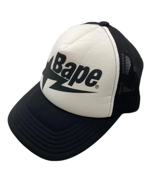 A BATHING APE（ア ベイシング エイプ）A BATHING APE (ア ベイシング エイプ) BAPE STA MESH CAP ホワイト×ブラックの古着・服飾アイテム