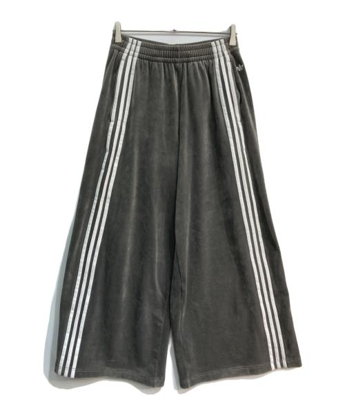 adidas（アディダス）adidas (アディダス) ベルベット ルーズ トラックパンツ　IS4558 チャコールグレー サイズ:XLの古着・服飾アイテム