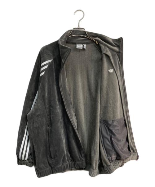 adidas（アディダス）adidas (アディダス) ベルベット オーバーサイズ トラックトップ　IT9403 チャコールグレー サイズ:XLの古着・服飾アイテム