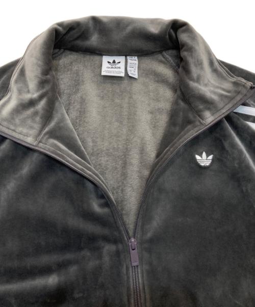 adidas（アディダス）adidas (アディダス) ベルベット オーバーサイズ トラックトップ　IT9403 チャコールグレー サイズ:XLの古着・服飾アイテム