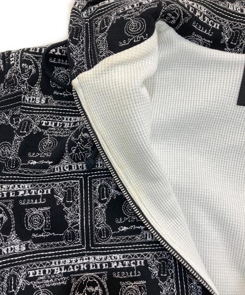 THE BLACK EYE PATCH（ブラックアイパッチ）THE BLACK EYE PATCH (ブラックアイパッチ) DOLLAR BILL COVERED ZIP HOODIE ブラック サイズ:Mの古着・服飾アイテム