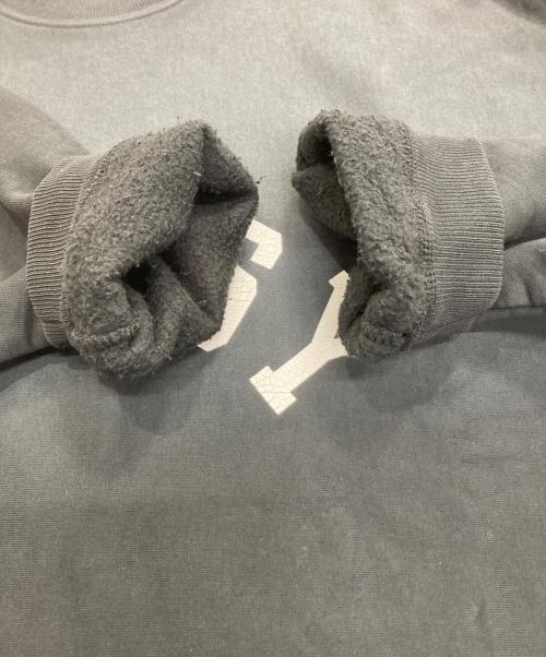 stussy（ステューシー）stussy (ステューシー) Sun Faded Oversized Crew スウェット ブラック×グレー サイズ:Mの古着・服飾アイテム