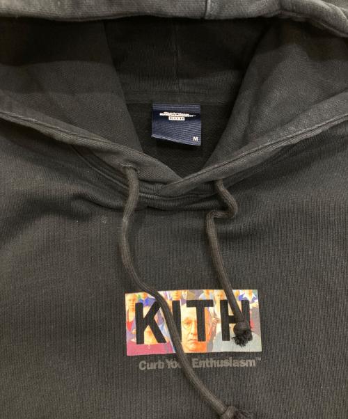 KITH（キス）KITH (キス) Curb Your Enthusiasm (ラリーノミッドライフ★クライシス) Multi Larry Hoodie　KHM030096 ブラック サイズ:Mの古着・服飾アイテム
