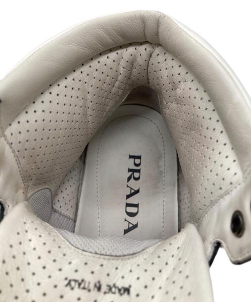 PRADA（プラダ）PRADA (プラダ) トライアングルロゴ レザー ハイカットスニーカー　2TE182 ホワイト×ブラック サイズ:7の古着・服飾アイテム