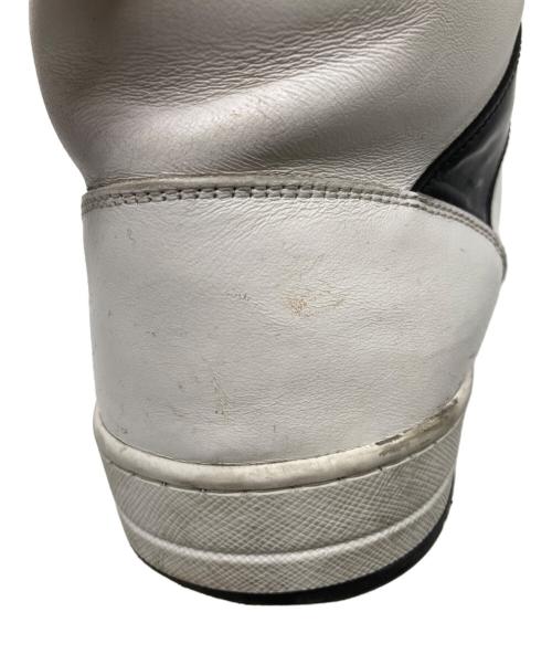 PRADA（プラダ）PRADA (プラダ) トライアングルロゴ レザー ハイカットスニーカー　2TE182 ホワイト×ブラック サイズ:7の古着・服飾アイテム