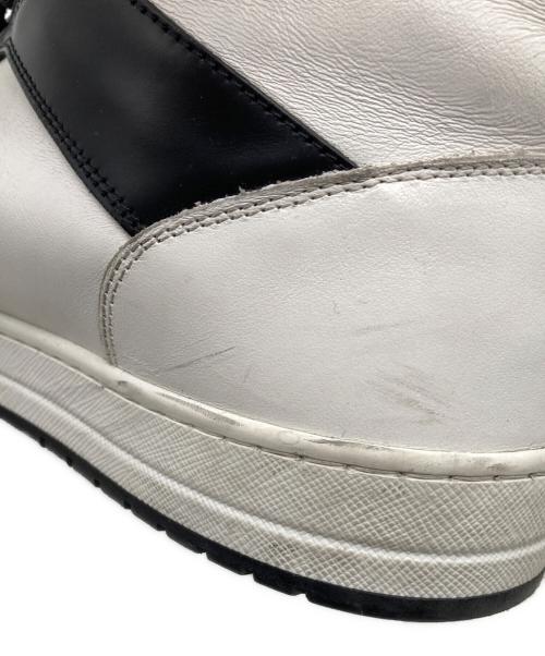 PRADA（プラダ）PRADA (プラダ) トライアングルロゴ レザー ハイカットスニーカー　2TE182 ホワイト×ブラック サイズ:7の古着・服飾アイテム