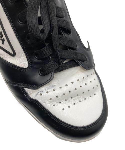 PRADA（プラダ）PRADA (プラダ) トライアングルロゴ レザー ハイカットスニーカー　2TE182 ホワイト×ブラック サイズ:7の古着・服飾アイテム