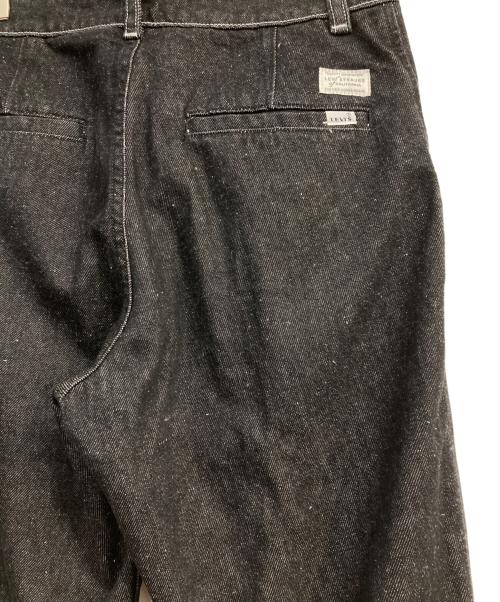 LEVI'S（リーバイス）LEVI'S (リーバイス) タックデニムパンツ ブラック サイズ: W28×L30の古着・服飾アイテム