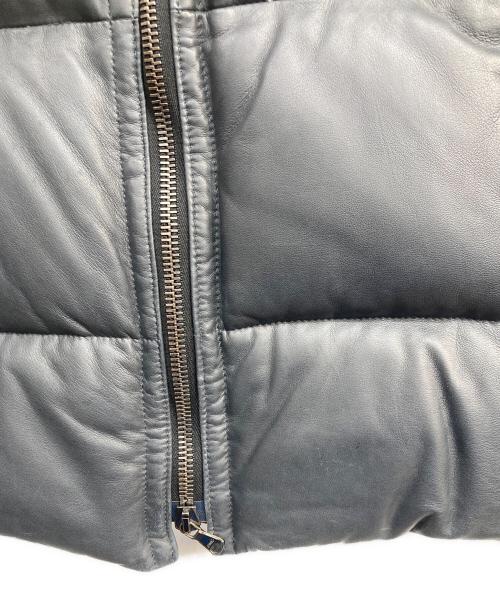 TOMORROW LAND（トゥモローランド）TOMORROW LAND (トゥモローランド) ラクーンファー付きレザーダウンジャケット ネイビー サイズ:Mの古着・服飾アイテム