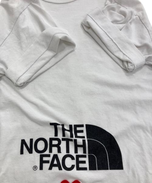 PLAY COMME des GARCONS（プレイコムデギャルソン）PLAY COMME des GARCONS (プレイコムデギャルソン) THE NORTH FACE (ザ ノース フェイス) ハートワッペン ロゴプリントTシャツ ホワイト サイズ:Lの古着・服飾アイテム