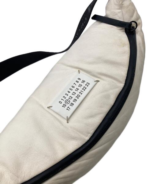 Maison Margiela（メゾンマルジェラ）Maison Margiela (メゾンマルジェラ) GLAM SLAM ボディバッグ ベージュの古着・服飾アイテム