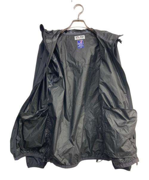 PLAY COMME des GARCONS（プレイコムデギャルソン）PLAY COMME des GARCONS (プレイコムデギャルソン) K-way (ケイウェイ) フーデッドジャケット ブラック サイズ:Ｍの古着・服飾アイテム