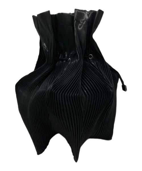 ISSEY MIYAKE（イッセイミヤケ）ISSEY MIYAKE (イッセイミヤケ) 変形プリーツ巾着バッグ ブラックの古着・服飾アイテム