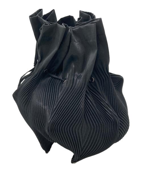 ISSEY MIYAKE（イッセイミヤケ）ISSEY MIYAKE (イッセイミヤケ) 変形プリーツ巾着バッグ ブラックの古着・服飾アイテム