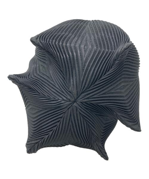 ISSEY MIYAKE（イッセイミヤケ）ISSEY MIYAKE (イッセイミヤケ) 変形プリーツ巾着バッグ ブラックの古着・服飾アイテム