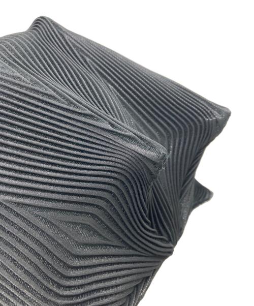 ISSEY MIYAKE（イッセイミヤケ）ISSEY MIYAKE (イッセイミヤケ) 変形プリーツ巾着バッグ ブラックの古着・服飾アイテム