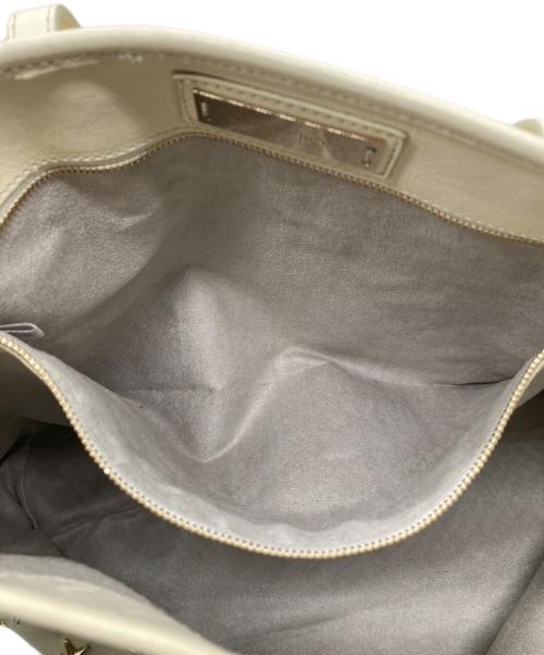 JIMMY CHOO（ジミーチュウ）JIMMY CHOO (ジミーチュウ) サシャ スタースタッズレザートートバッグ アイボリーの古着・服飾アイテム