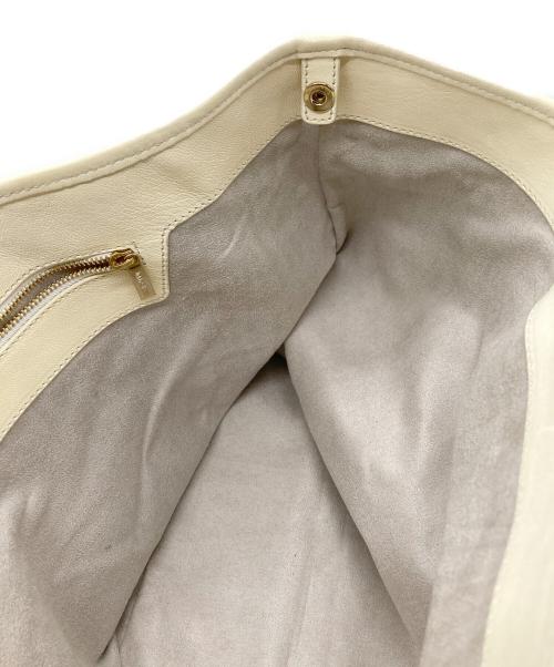 JIMMY CHOO（ジミーチュウ）JIMMY CHOO (ジミーチュウ) サシャ スタースタッズレザートートバッグ アイボリーの古着・服飾アイテム