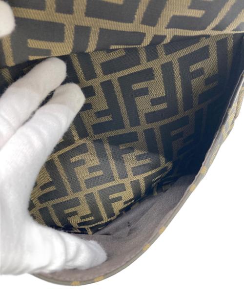 FENDI（フェンディ）FENDI (フェンディ) ズッカショルダーバッグ ブラウンの古着・服飾アイテム