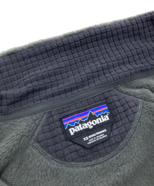 Patagonia（パタゴニア）Patagonia (パタゴニア) R2フリースジャケット　FA16　25138 グレー×オレンジ サイズ:XSの古着・服飾アイテム