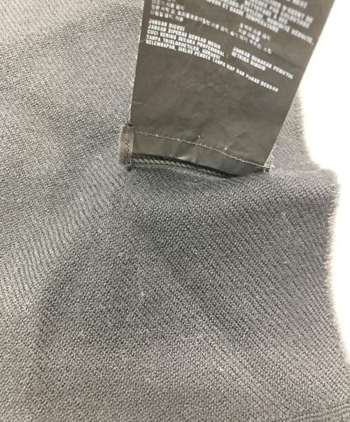 PRADA（プラダ）PRADA (プラダ) ロゴ刺繍ウールマフラー ブラックの古着・服飾アイテム