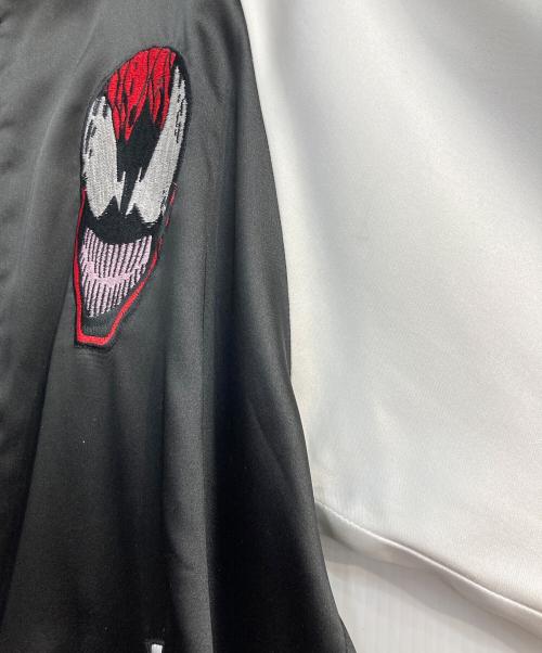 PONEYCOMB（パ二カムトウキョー）PONEYCOMB (パ二カムトウキョー) MARVEL (マーベル) リバーシブルスカジャン　スパイダーマン　ヴェノムvsカーネイジ 　東京コミコン パニカムトーキョー ブラック×レッド サイズ:Lの古着・服飾アイテム