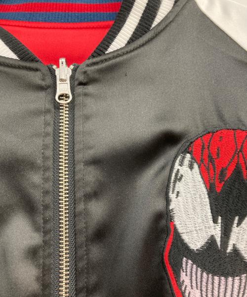 PONEYCOMB（パ二カムトウキョー）PONEYCOMB (パ二カムトウキョー) MARVEL (マーベル) リバーシブルスカジャン　スパイダーマン　ヴェノムvsカーネイジ 　東京コミコン パニカムトーキョー ブラック×レッド サイズ:Lの古着・服飾アイテム