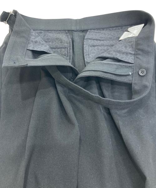 WHITE MOUNTAINEERING（ホワイトマウンテ二アニング）WHITE MOUNTAINEERING (ホワイトマウンテ二アニング) 1 TUCK STRETCH PANTS　WM2473410 ブラック サイズ:3の古着・服飾アイテム